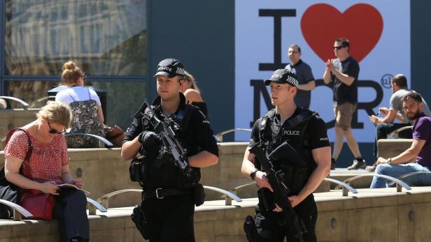 Über das Wochenende ist die Präsenz von Polizei und Soldaten in Großbritannien noch sehr hoch