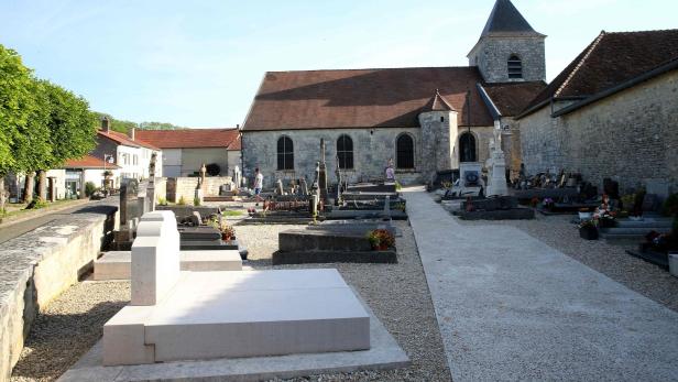 Der Friedhof von Colombey-les-deux-Eglises: Im Vordergrund das Grab des Generals