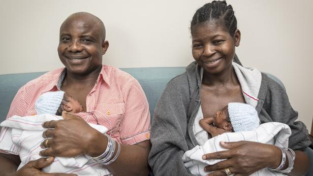 Da braucht es mehr als vier Hände: Adeboye und Ajioba Taiwo sind plötzlich Eltern von Sechslingen