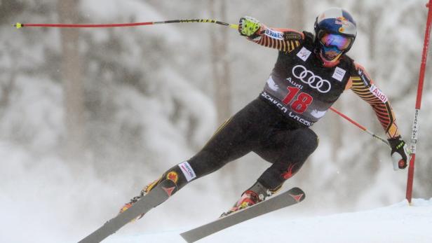 Erik Guay reitet über die Saslong.