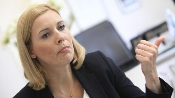 Staatssekretätin Sonja Steßl will Doppelgleisigkeiten in den Ministerien beseitigen.