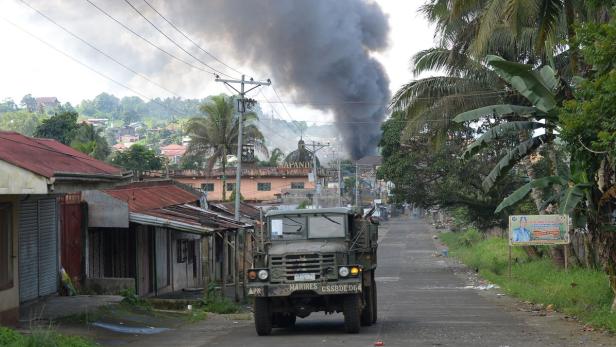 Kämpfe dauern an: Militärlastwagen in Marawi, Insel Mindanao.