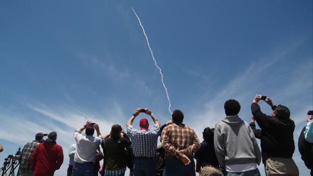 People watch a ground based interceptor missle take off at Vandenberg Air Force base, California on May 30, 3017.\r The US military said it had intercepted a mock-up of an intercontinental ballistic missile in a first-of-its-kind test that comes amid concerns over North Korea&#039;s weapons program. A ground-based interceptor launched from Vandenberg Air Force Base in California &quot;successfully intercepted an intercontinental ballistic missile target&quot; fired from the Reagan Test Site in the Marshall Islands, the military said in a statement. / AFP PHOTO / Gene Blevins