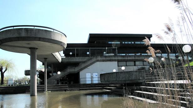 Was tun mit dem defizitären Hallenbad Neusiedl am See?