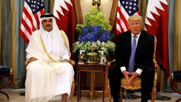 Katars Emir Sheikh Tamim Bin Hamad Al-Thani und US Präsident Donald Trump im Mai in Saudi Arabien