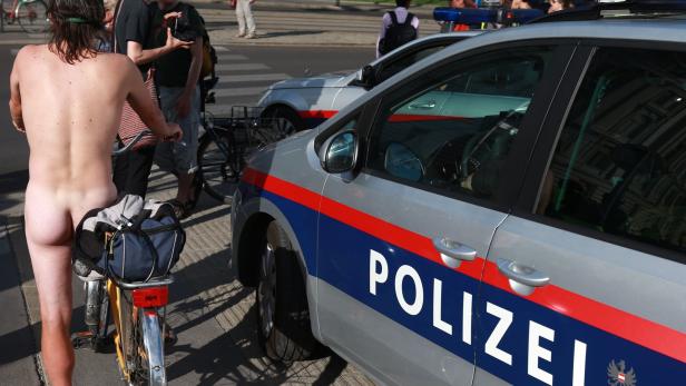 Polizei-Großeinsatz beim Naked Bike Ride in Wien