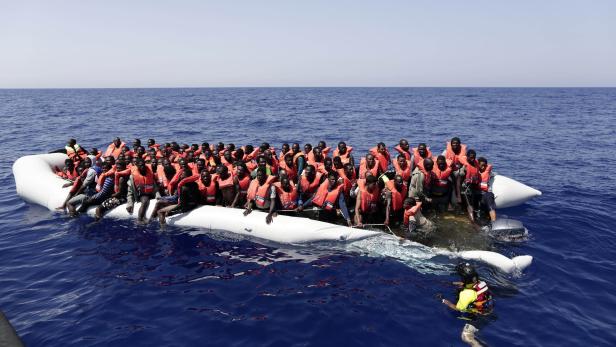 Laut Schätzungen warten in Libyen mindestens 500.000 Flüchtlinge auf Überfahrt