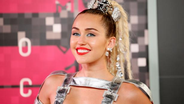 Miley Cyrus geht mit Gabbana nicht konform