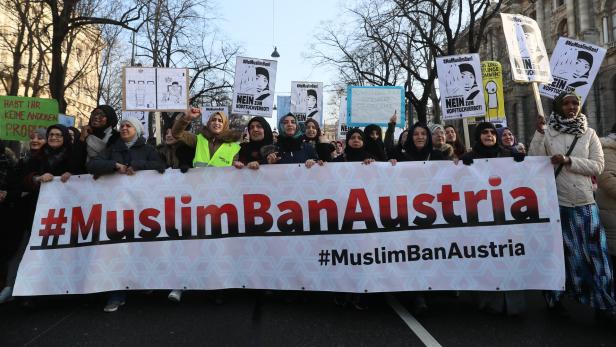 Demonstration gegen ein Verbot für Burka und Niqab in Wien