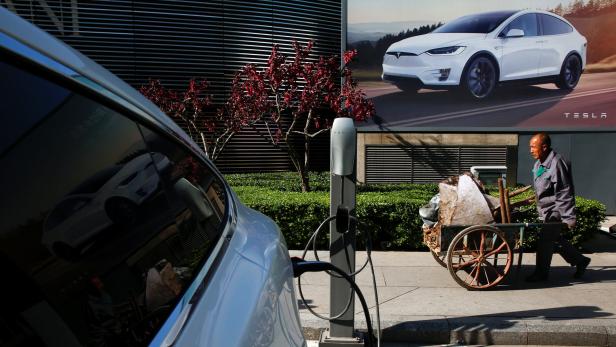 Ein Tesla-Auto in Peking