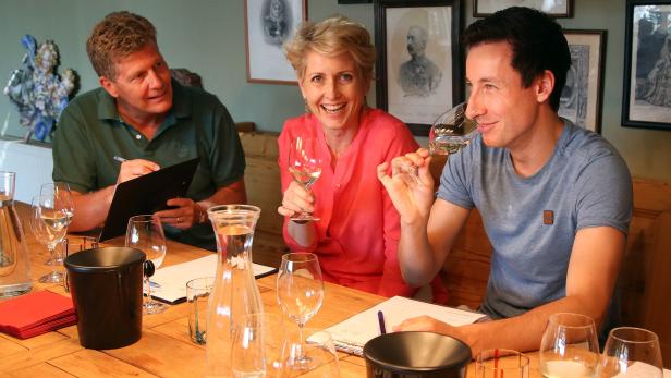 Weinverkostung mit Karl und Martina Hohenlohe und René Antrag.