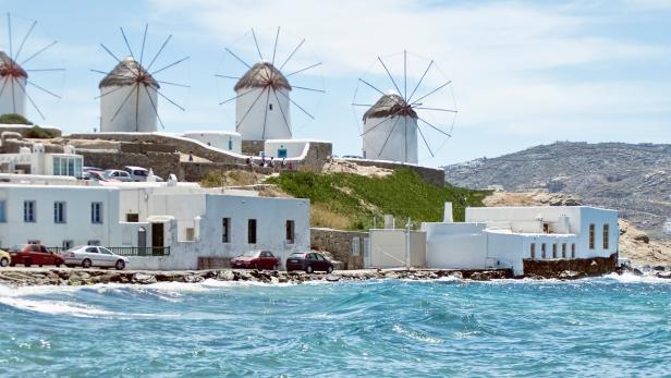 Der Tourismus ist die einzige Branche, die in Griechenland boomt. Heuer werden fast 30 Millionen Gäste erwartet, allerdings wird der Urlaub wegen höherer Steuern teurer