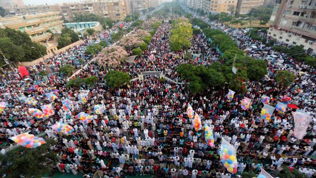 Muslime feiern &quot;Eid al-Fitr&quot; in Kairo.