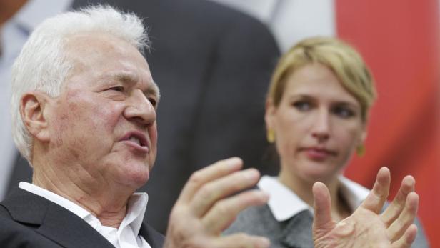 Frank Stronach will einen Generalsekretär. Er soll Themen mit mehr Stärke präsentieren als Nachbaur