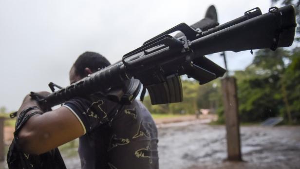 FARC-Rebellen gaben Waffen ab.
