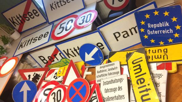 Burgenland: 19-Jähriger stahl 49 Ortstafeln und Verkehrsschilder