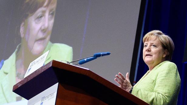 Ovationen für Kanzlerin Angela Merkel