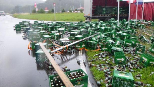 Obersteiermark: Lkw verlor 1.200 Kisten Bier
