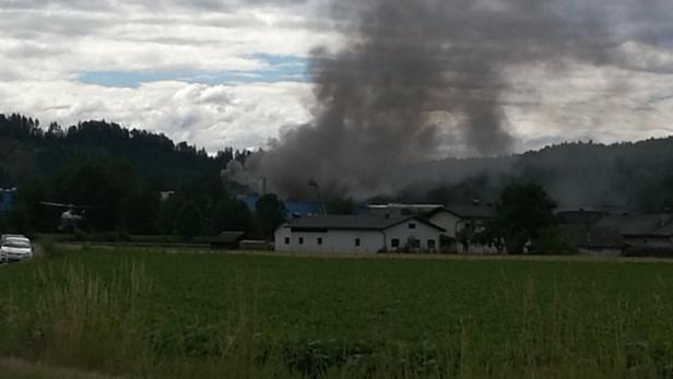 Großbrand nach Explosion in Kärntner Plastikfabrik