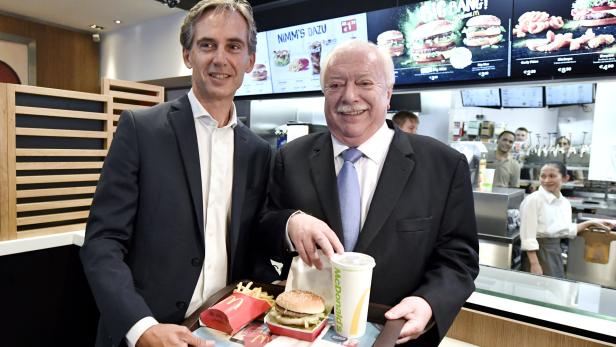 McDonald&#039;s-Österreich-Chef Andreas Schmidlechner und Michael Häupl (r.).