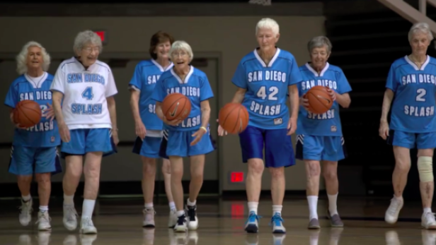 Dieses Basketball-Team sieht gar nicht alt aus