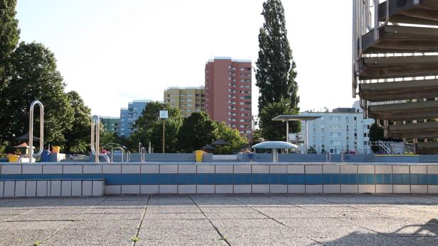 „19.30“ von Simona Reisch zeigt die Architektur Wiener Schwimmbäder