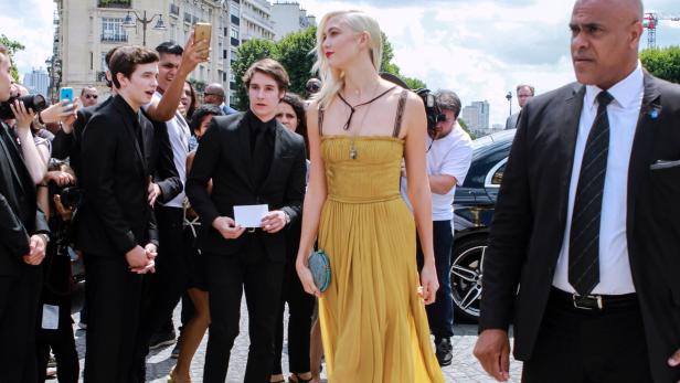 Hollywoods A-Prominenz, Supermodels und Blogger sind dieser Tage in Paris, um die neuen Haute Couture-Kollektionen zu begutachten.