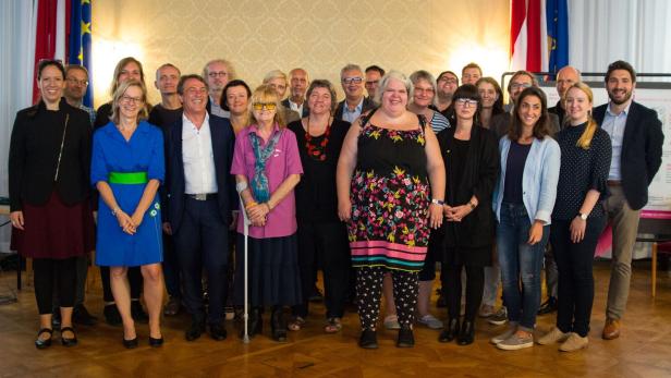 Das Team bei der Abschlussveranstaltung des Projektes Wiener Wege zur Inklusion, 3.7.2017, im Wr. Rathaus