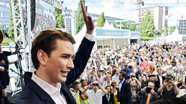 Sebastian Kurz zeigte sich nach seiner Wahl zum Parteichef beim Volksfest