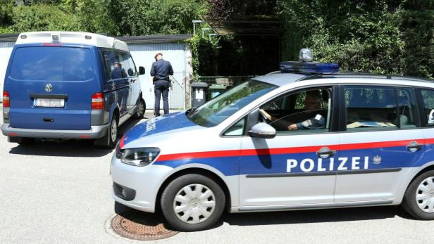 Polizeibeamte am Tatort in Linz Urfahr