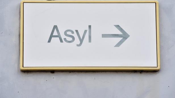 2016 beantragen 5.742 Türken Asyl in Deutschland.