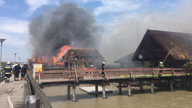 Am 28. Juni wurden bei einem Großbrand auf der ungarischen Seite des Neusiedler Sees elf Schilfhütten zerstört