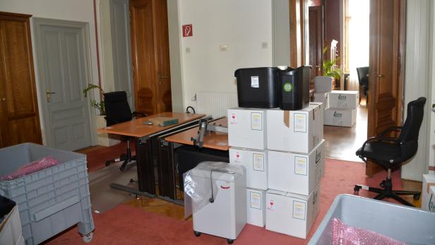 In den Büros der Nationalratspräsidenten war am Freitagvormittag alles gepackt und bereit für die Übersiedelung.