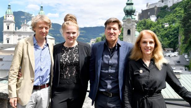 Schauspielchefin Bettina Hering (re.) mit dem „Jedermann“-Team: Sturminger, Reinsperger und Moretti