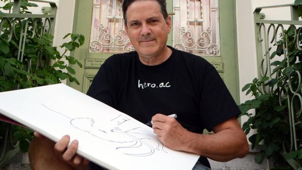 Ronald Heberling, 58, beim Zeichnen