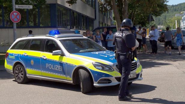 Polizei vor der Friedrich-Ebert-Schule