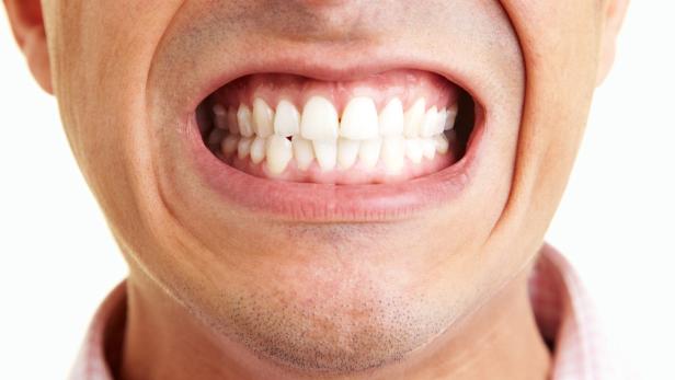 Zähneknirschen: Nachts wandern die Sorgen in den Mund