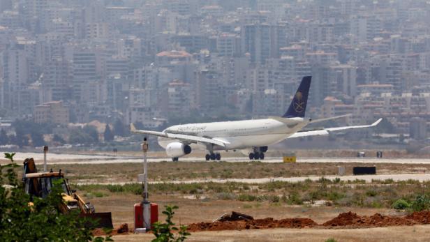 Eine Saudi Arabian Airlines Maschine in Beirut