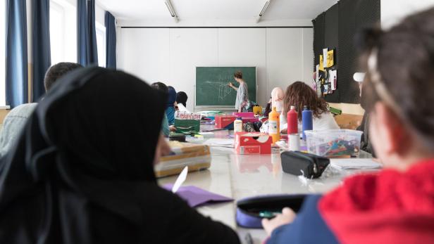 Türken sprechen oft nur in der Schule Deutsch, zuhause herrscht die Muttersprache vor.