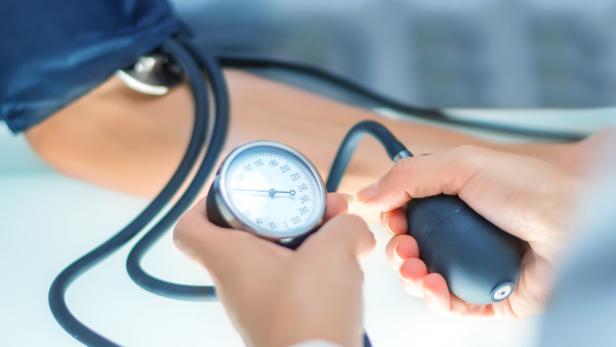79 Prozent der Schlaganfall-Patienten haben einen zu hohen Blutdruck.