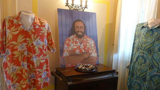 Luciano Pavarotti Museum: Der Opernstar liebte Hemden mit Hawaii-Muster.