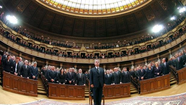 Heinz Fischer waehrend seiner Angelobung am 8. Juli 2004