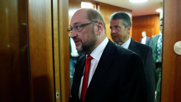 SPD-Chef Martin Schulz mit Außenminister Sigmar Gabriel (re.)