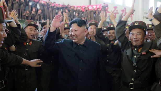 Kim Jong-Un jubelt über einen geglückten Raketenstart Anfang Juli 2017.