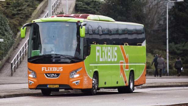 Flixbus will mit Interflix junge Menschen ansprechen.