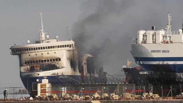 Am 30. Dezember brach auf der &quot;Norman Atlantic&quot; im Mittelmeer Feuer aus. Mindestens dreizehn Menschen starben.