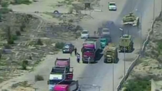 Soldaten überrollten das Auto von vier Terroristen.