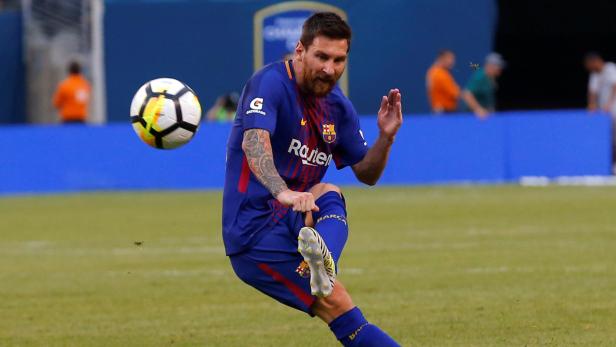 Lionel Messi - Fußball Der Argentienier ist ohne Zweifel der dominanteste Fußballer aller Zeiten. Er ist der einzige Spieler, der jemals in 8 Saisonen hintereinander 40 Tore für seinen Klub erzielen konnte. Außerdem hält er den Rekord für die meisten Tore in einem Kalenderjahr (91 Tore).