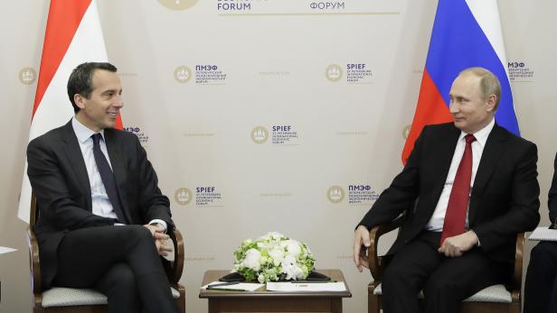 Bundeskanzler Kern (SPÖ), russischer Präsident Putin beim Wirtschaftsforum St. Petersburg, 2. Juni 2017