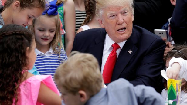 Trump nutzt Kinder zur Selbstdarstellung, wie hier zu Ostern